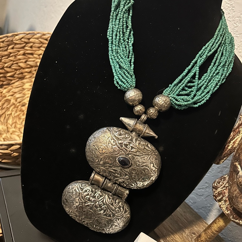 Beautiful beaded turquoise and metal necklace - Picture 2 of 3